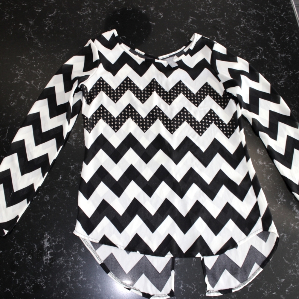 Black and White Chevron Charlotte Russe SM Shirt